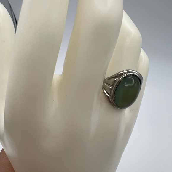 Elegant Silver Ring with Purple Stone Vintagr - Picture 5 of 11